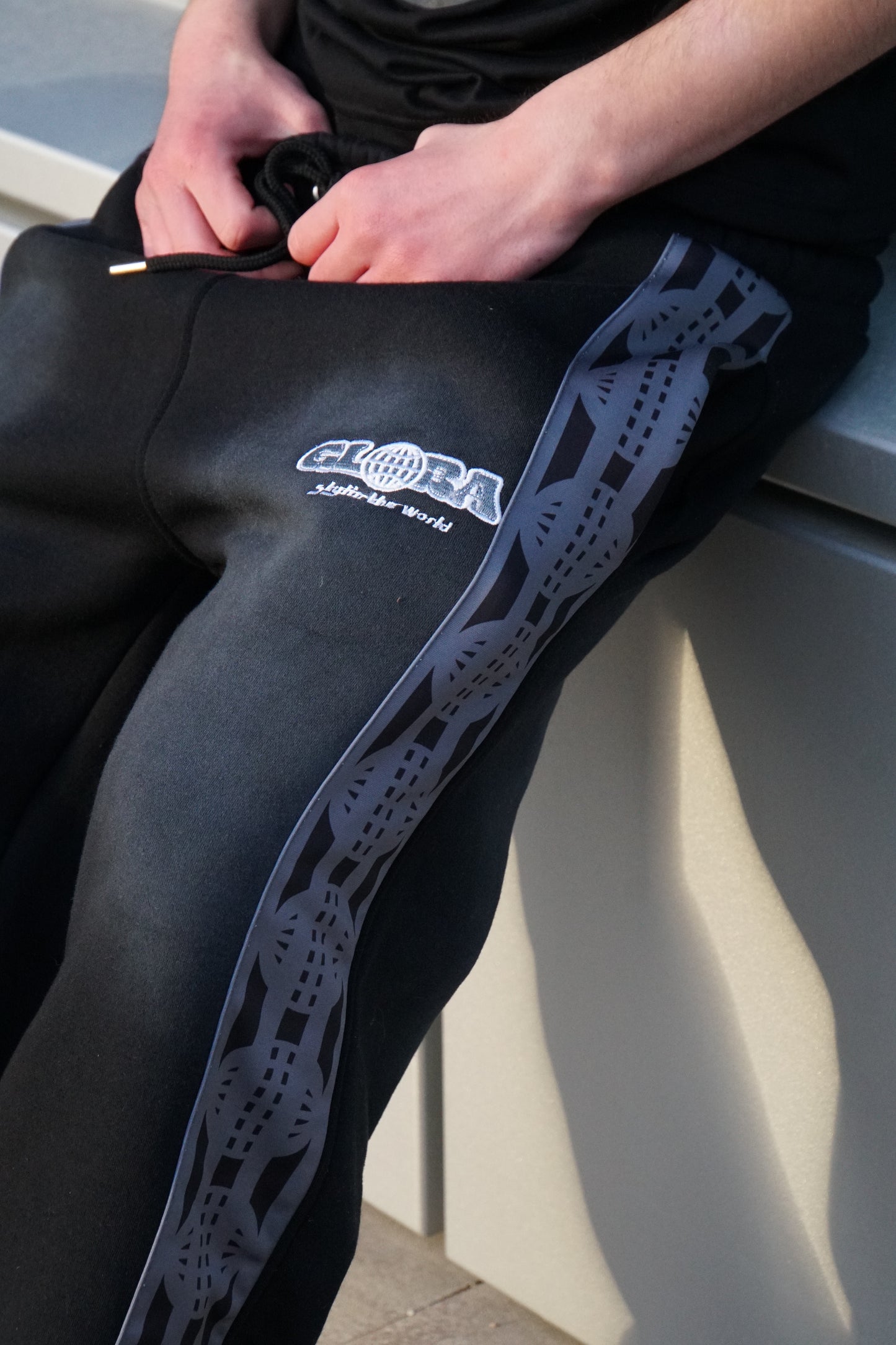 globa joggers black
